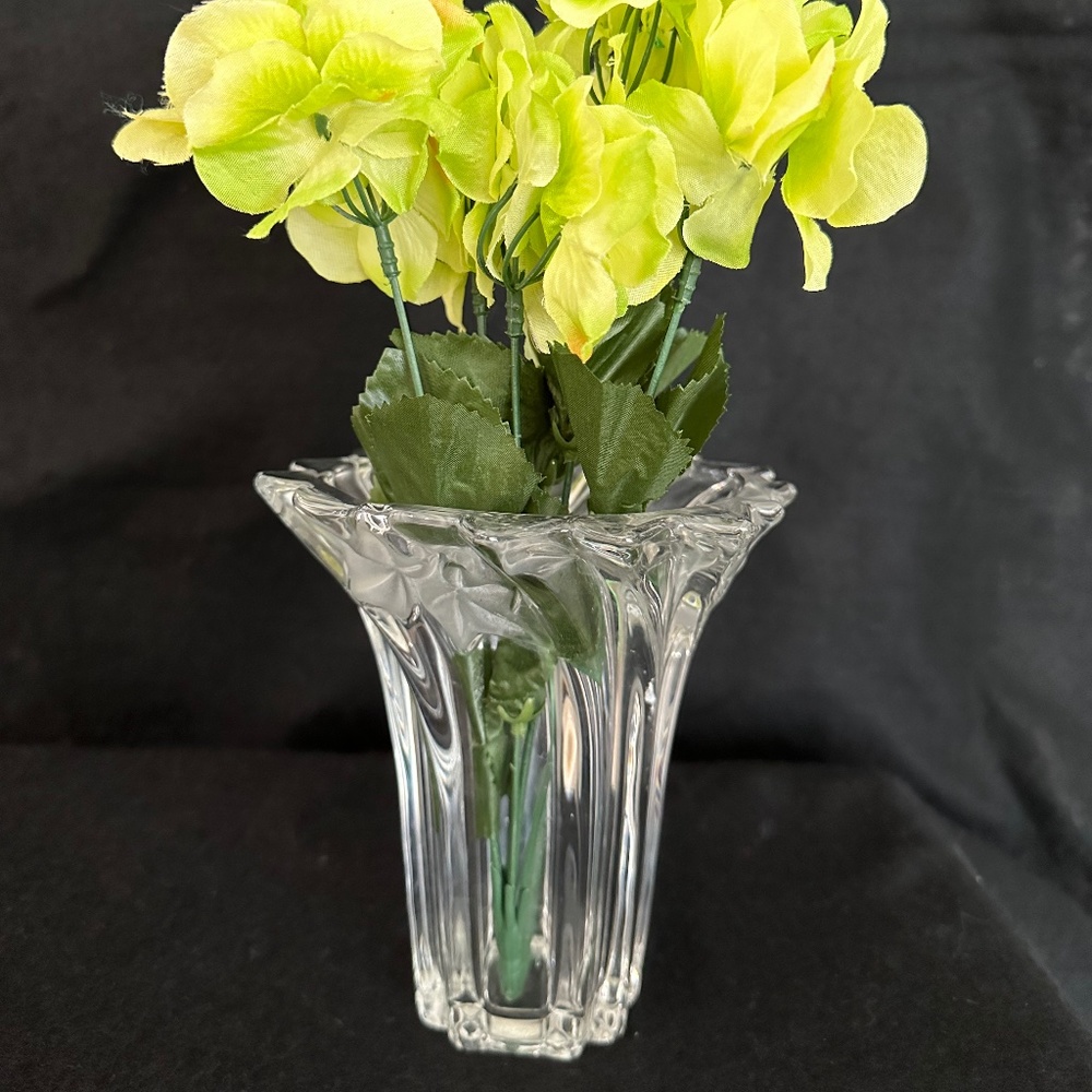 Mikasa Parisian Ivy Crystal vase